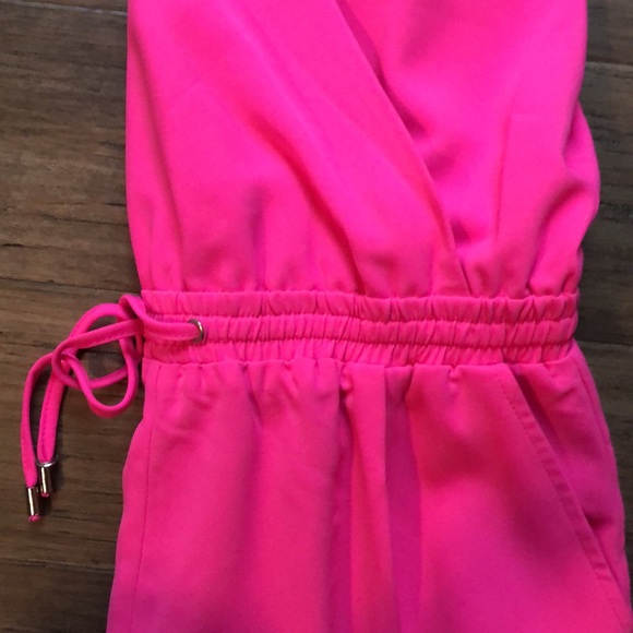 Hot Pink Romper - Brand Unknown - Size Unknown but fits like a 4-6 - Picture 3 of 4